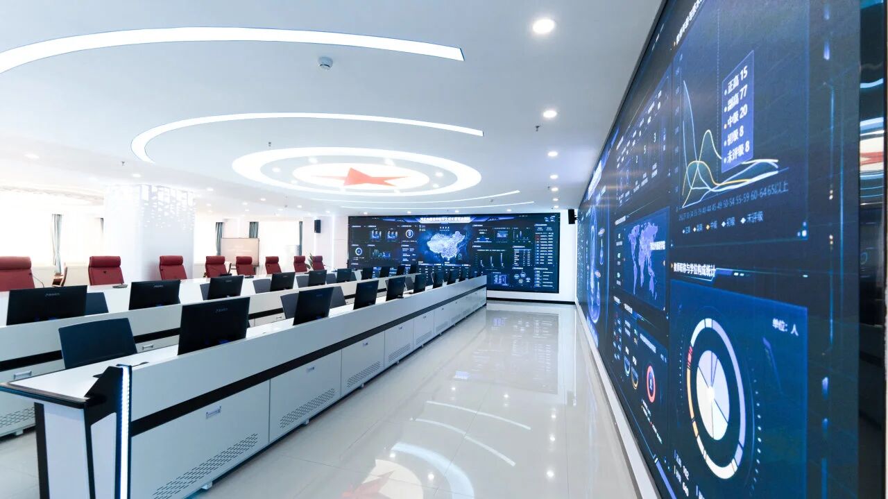 大數(shù)據(jù)中心1 - 副本.jpg