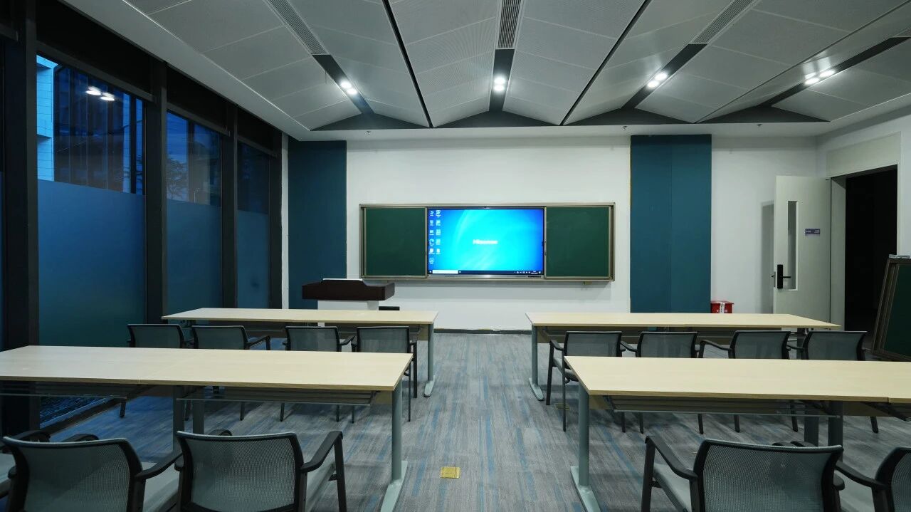 標(biāo)準(zhǔn)型智慧教室1.jpg